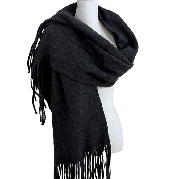 Lucky Brand Dark Gray Scarf Wrap Shawl Polyester Blend Fringe Unisex One Size - Picture 1 of 5